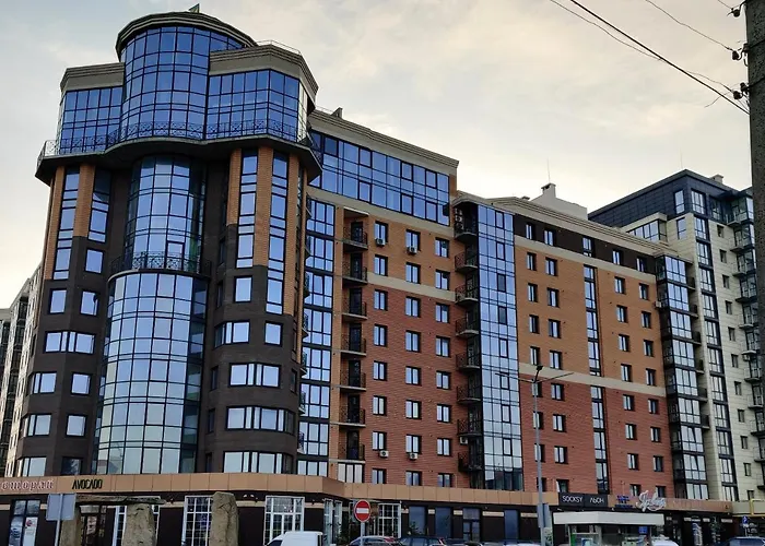 Yarovytsya Vip In The Center